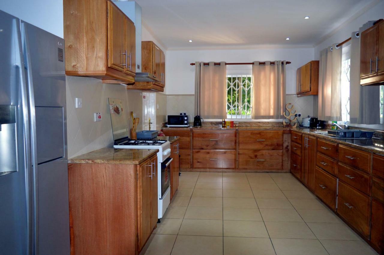 Sundown Beach Villa Glacis  Esterno foto